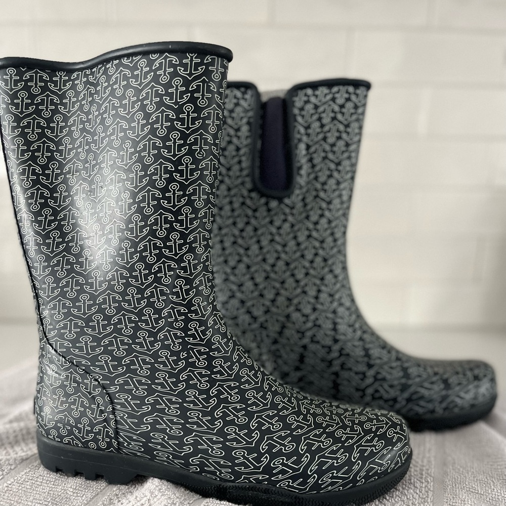 Women’s Sperry rain boots size 9